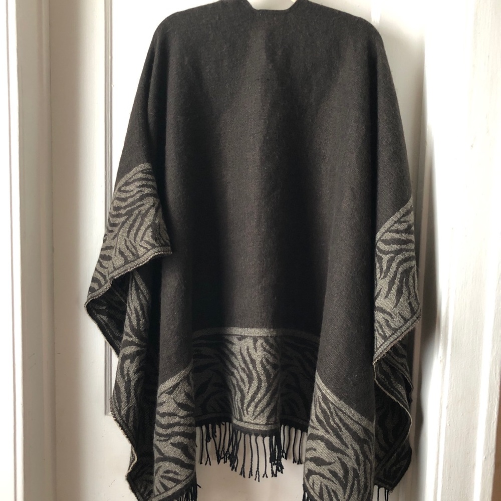 Barely worn brown oversized poncho - Picture 3 of 6